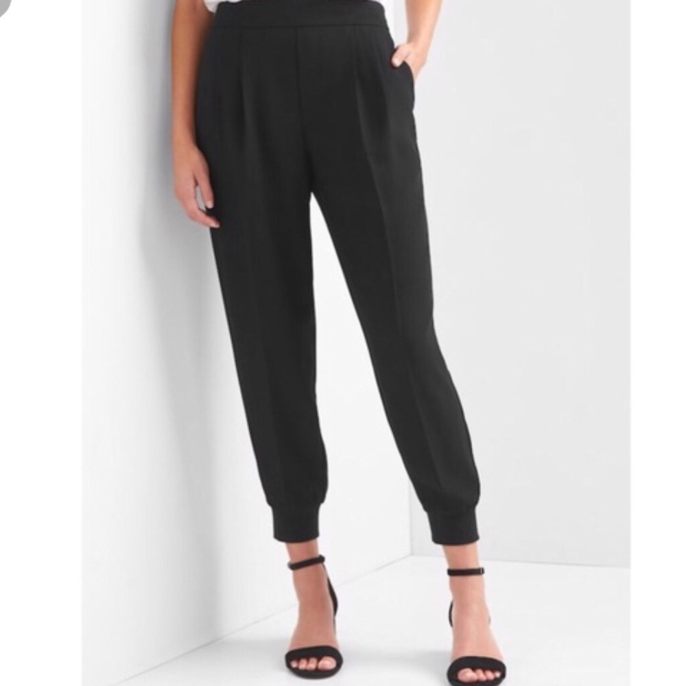 Crepe Pleated Jogger
